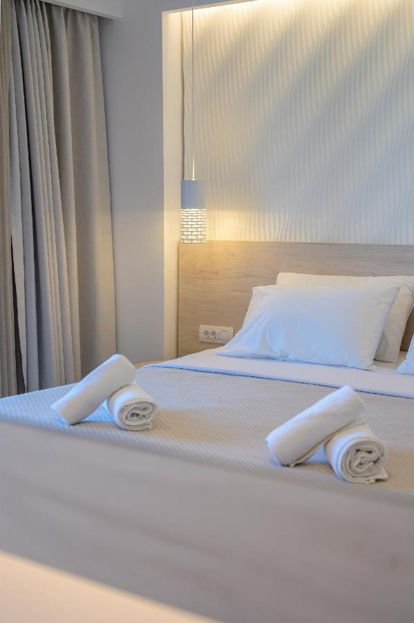 Mythos Aparthotel 3*
